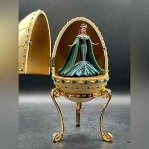 Vintage 2000 Mattel Barbie Empress Of Emeralds Resin Egg Oval Musical Box NWOT